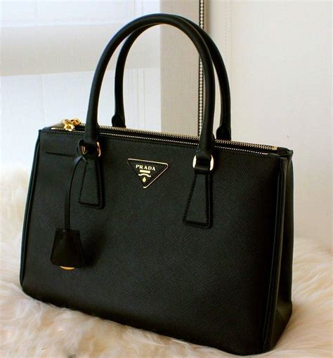 bolsa prada negra grande|bolsas de prada.